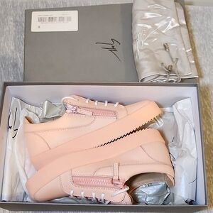 Pink Giuseppe Zanoti low top pink sneakers. Size 38.5